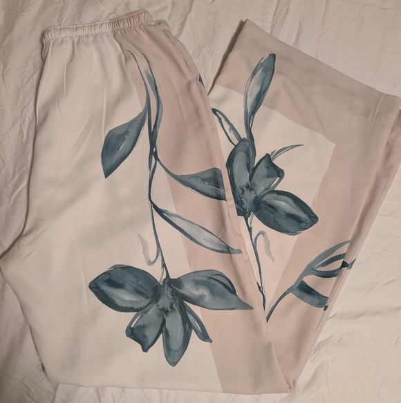 Abercrombie Drapey Floral Pants Small - Picture 6 of 9